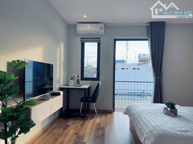 Cho thuê căn hộ ban công, Q1, Đường Trần Đình Xu, gần Công Viên 23/9, Công Viên Tao Đàn