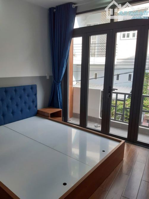 Nhà 3 tầng diện tích lớn, sát mặt tiền đường Dương Bá Trạc P2 Q8