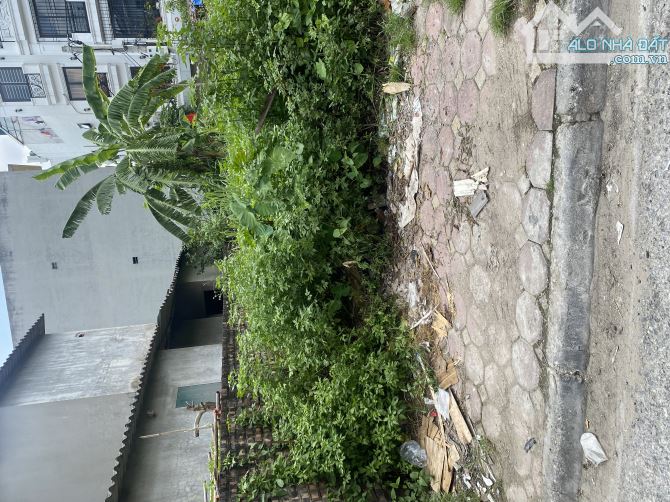 GIÁP HẢI _ ĐÔNG DƯ _ Gia Lâm.- Gần  5,85 m2_ Hơn 5 ,9 tỷ   _ Ngõ Thông   - Ô tô Vào Đất