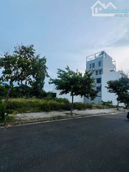📌📌📌LÀM VIỆC TRỰC TIẾP GIÁ TỐT !!!Bán lô FPT , đt 90m2