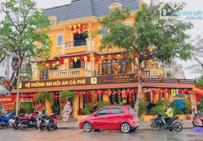 Siêu hiếm nhà mặt phố 3 mặt tiền lô góc Nguyễn Tuân, 313m2, 40mMT, cho thuê 240 tr/tháng