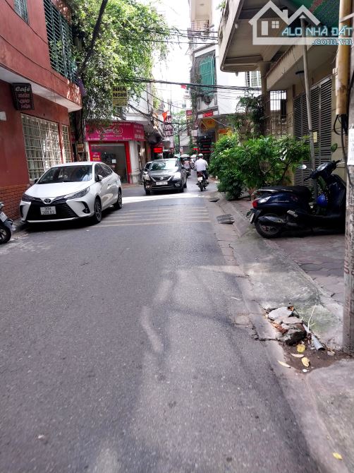 Khuất Duy Tiến-TT Thanh Xuân khu hiếm nhà bán-nội thất xịn-ô tô-DT 42m2-5T-giá 14 tỉ