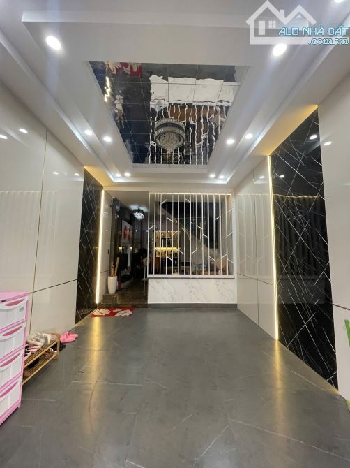 TÂN PHÚ - ĐỘC LẬP - ĐƯỜNG XE TẢI - 5 TẦNG - 60M2 - GẦN CHUNG CƯ - KINH DOANH BUÔN BÁN ĐỈNH