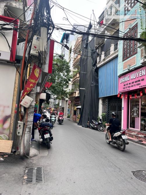 Lê Trọng Tấn, diện tích 57/65mT2.  5tầng . MT 4.9m.  20 tỷ Thanh Xuân