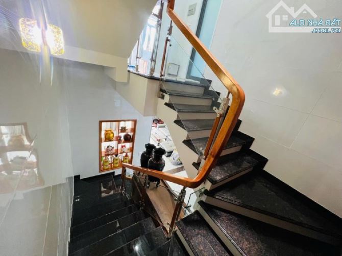 ¹⁰⁷ Quận 2- 96m² NHÀ 3 TẦNG NGANG 6M – HOÀN CÔNG ĐẦY ĐỦ HXH ĐỖ CỬA Lê Văn Thịnh 9,3 tỷ