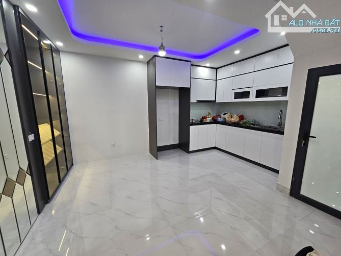 THỔ QUAN -ĐỐNG ĐA-GẦN PHỐ-DT 51M2- MT 4,6M - FULL NỘI THẤT -  GIÁ CHỈ 9.3 TỶ.