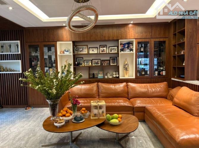 Bán nhà NGUYỄN CHÍ THANH , 125m2c, gara ô tô, 3 mặt thoáng