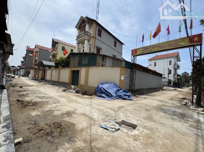 50m xuân nộn đường thông ô tô tránh kinh doanh TC chỉ nhỉnh 3tỉ  👉 50m MT 4m35 hậu 5m 88