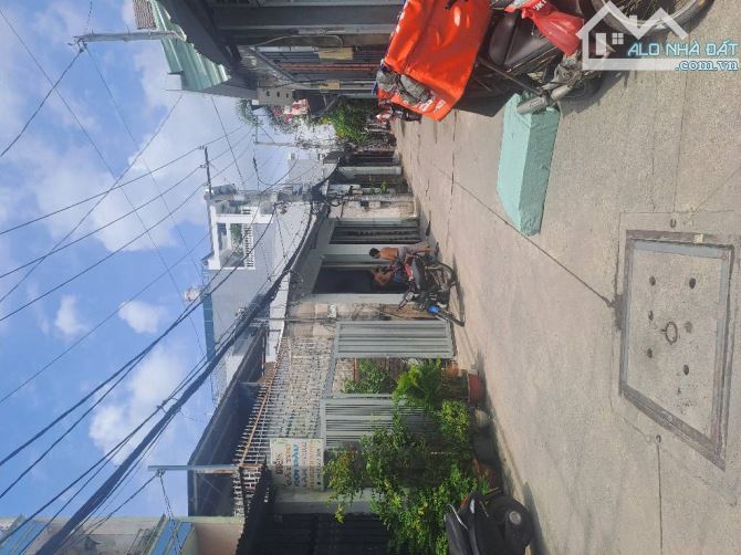 BÁN NHÀ LÔ GÓC 2 MẶT TIỀN HẺM Nguyễn Văn Quá  ĐÔNG HƯNG THUẬN QUẬN 12, DT 139M² (5.5× 23),