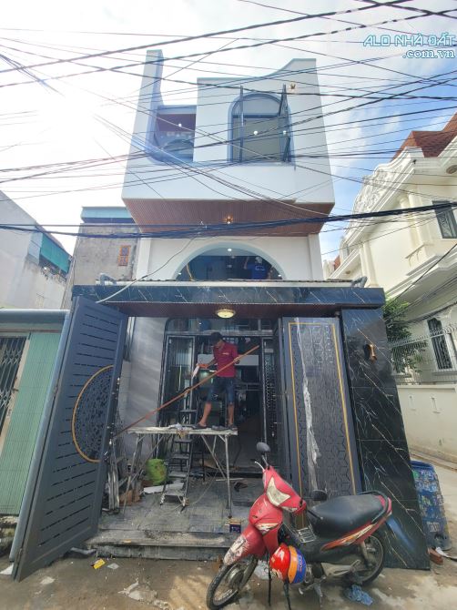 Bán nhà 1 trệt 1 lầu 1 lửng gần đường Bình Hòa p.Bình Hòa Tp.Thuận An chỉ 4ty450TL M7467