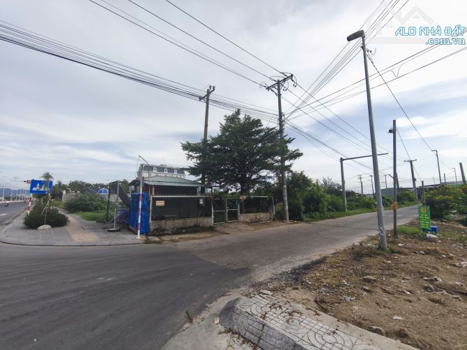 BÁN 3 LÔ ĐẤT CÓ THỔ CƯ MẶT TIỀN ĐƯỜNG GẦN CẦU CỬA LẤP ĐƯỢC PHÉP XÂY DỰNG LONG HẢI TPHCM