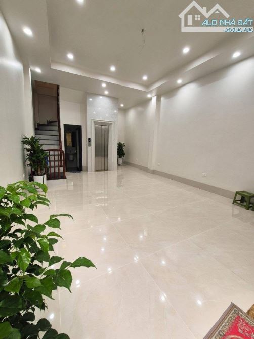 Quan Thổ 3 - Đống Đa 40/45m x 6 tầng, mặt tiền 4.8m, giá 17.3 tỷ thương lượng