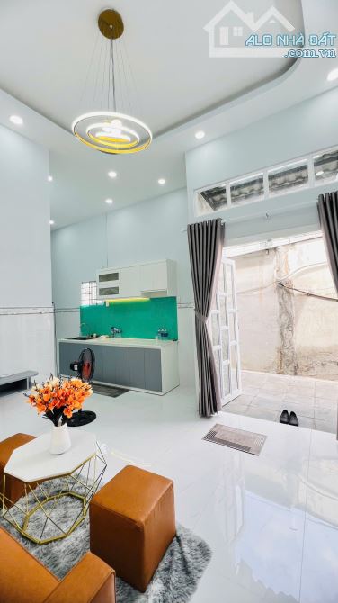 Chỉ : 1 ty 855. sở hữu căn nhà sổ hồng riêng sang tên liền