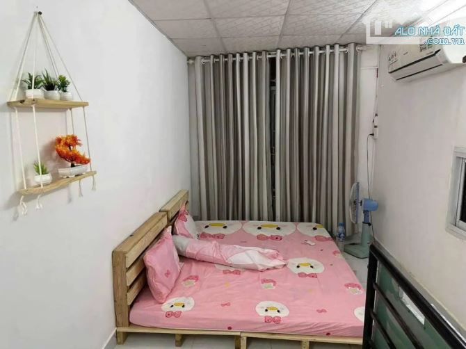 BÁN GẤP CHDV 5 PHÒNG KHÉP KÍN - ĐƯỜNG XÓM CHIẾU Q4 - 3 TẦNG - NGANG 7.5m - CHỈ 5.5 TỶ