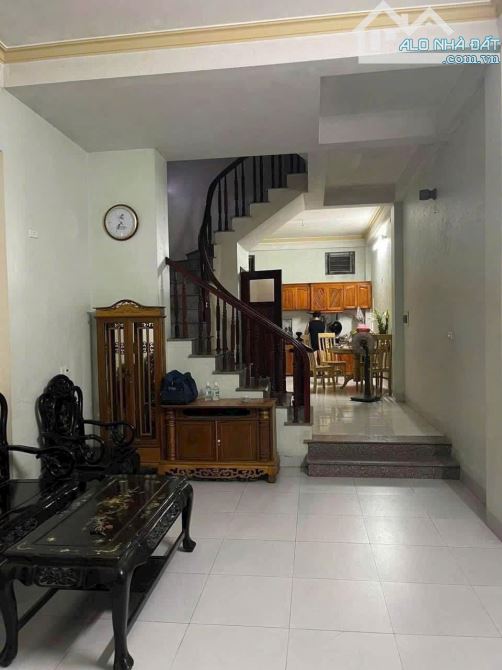 11 TRIỆU 🏡 CHO THUÊ NHÀ NGUYÊN CĂN TẠI 268 PHỐ NGỌC THỤY 🚗 Ô TÔ ĐỖ CỬA 65M2 – 4 TẦNG
