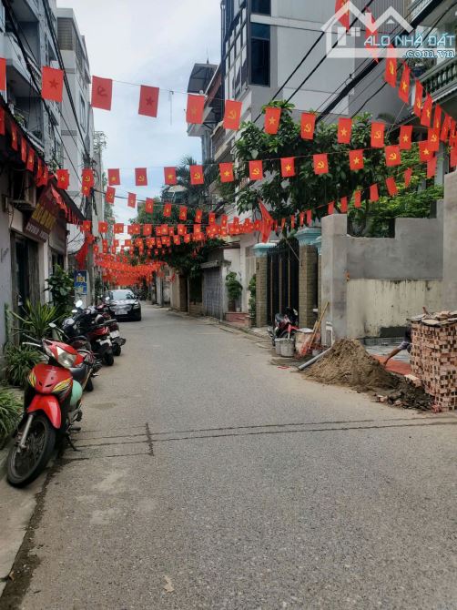 Bán nhà Hoa Lâm,Việt Hưng 4 tầng,77m,mt4.5m oto tránh nhỉnh 15 tỷ