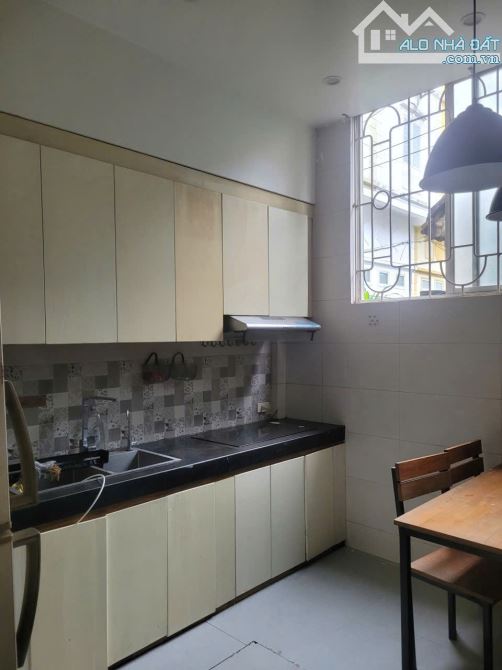 Cho thuê nhà nguyên căn ngõ 92 Yên Duyên, 40m2 x 4 tầng, 4 ngủ, 3 wc, 11 triệu/tháng
