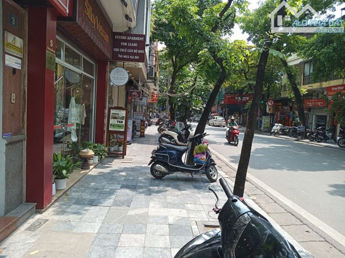 Cần bán nhà Mặt Phố Hàng Bông, Hoàn Kiếm. Diện tích 335m2 x Mặt tiền 12m. Giá 179 Tỷ