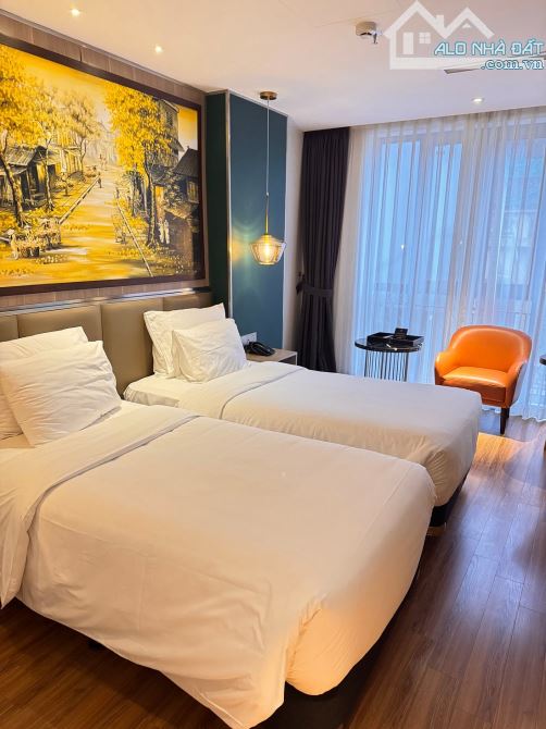 Dòng tiền 2 Tỷ/tháng - khách sạn mặt phố Hàng Gai 190m2, 10 Tầng, Mặt tiền 8m - Giá 218 Tỷ - 10
