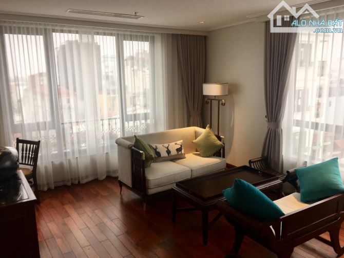 Bán khách sạn mặt phố Hàng Điếu, 180m2, 11 tầng, 175 tỷ, Doanh thu 2,6 tỷ/tháng