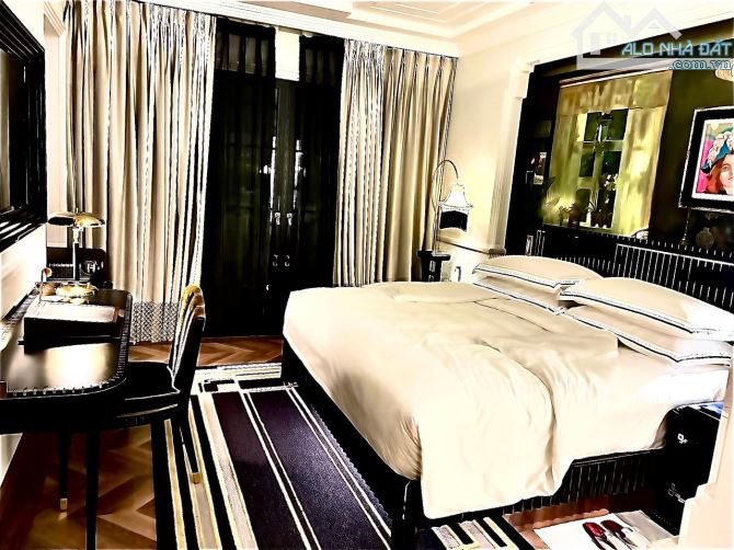 Dòng tiền 68 tỷ/ năm - khách sạn mặt phố Lò Sũ 350m2 x MT 9m x 90 Phòng.- Giá 392 Tỷ