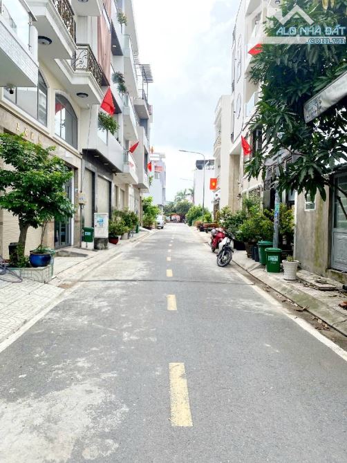 Bán Nhà Bình Tân - 5 x 10M - Đường Nhự 8m - 5 Tầng BTCT - Nhỉnh 5 Tỉ - 11