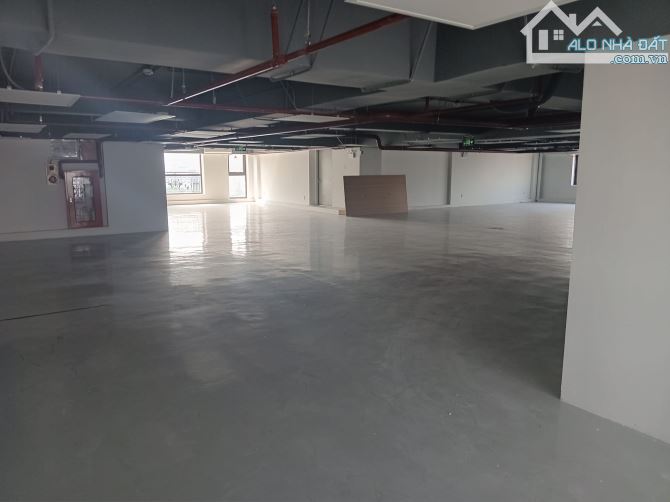 Bán toà Văn Phòng Mặt phố Nguyễn Hoàng Tôn DT 320m2 x 10 tầng, MT 11m, Giá 120 tỷ - 1