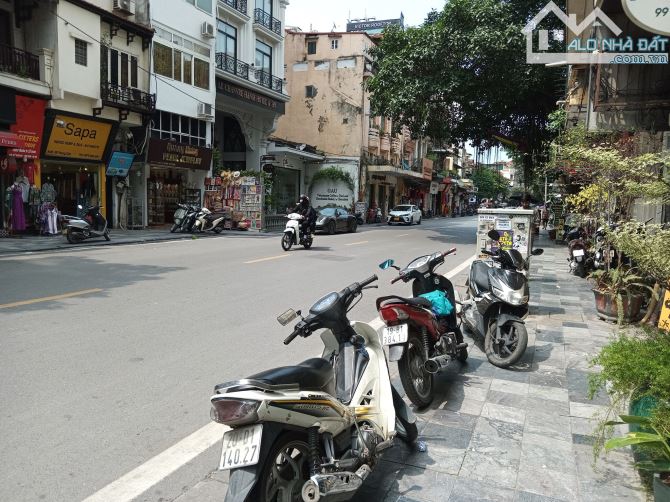Bán Nhà mặt phố Hàng Gai 316m2 MT 11.5m, Giá 180 tỷ
