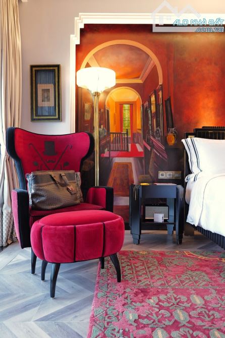 Dòng tiền 68 tỷ/ năm - khách sạn mặt phố Lò Sũ 350m2 x MT 9m x 90 Phòng.- Giá 392 Tỷ