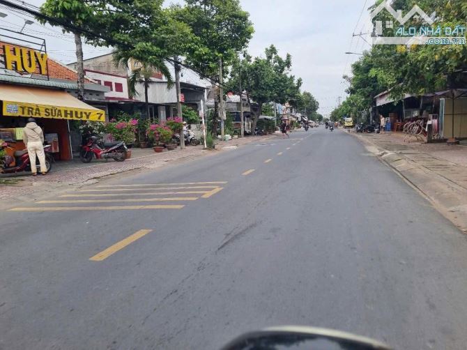 Mặt tiền hùng vương đoạn khu dân cư đông cách Long Bình 1 tầm 500m - 1