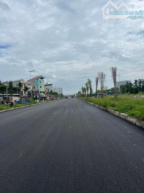 Bán 82.5m2 - Khu Dịch vụ 16.32ha Di Trạch, Phân Lô, vỉa hè, ô tô tránh ngay Vành đai 3.5