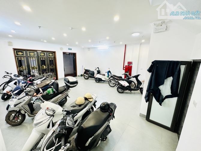 Bán toà nhà căn hộ dịch vụ ngay gần Hồ tây, có thang máy, dòng tiền 50tr/tháng - 1