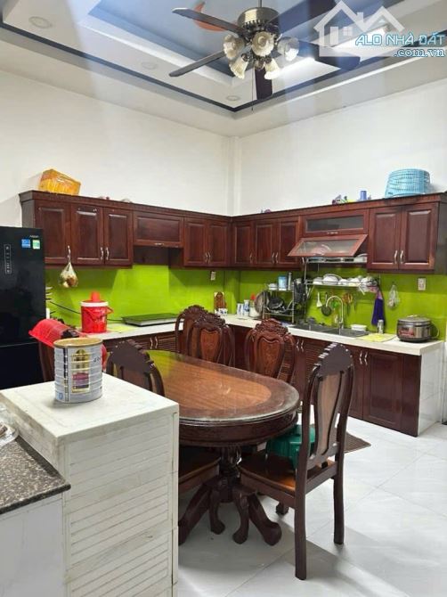 Bán gấp nhà 3 tầng 5m x 18m. Hẻm 8m vừa ở vừa kinh doanh tốt - 1