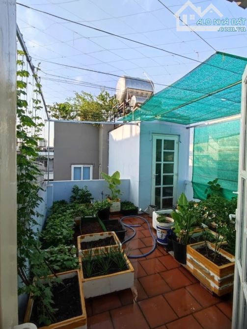 Gấp bán nhà Thủ Đức, 4 tầng, giá 8.8 tỷ, dt 72m2, gần Tô Ngọc Vân. - 1