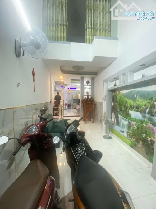 Nhà đẹp 2 tầng Bình Tân sát Tên Lửa tặng nội thất 53m2 HXH chỉ 4 tỷ. - 1