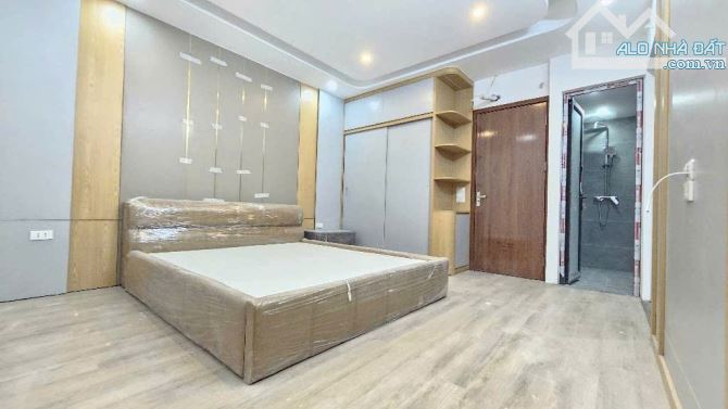 BÁN NHÀ CỰ KHỐI,LONG BIÊN Ô TÔ ĐỖ TẬN CỬA,5TẦNG FULL NỘI THẤT GIÁ 5,6TỶ - 1