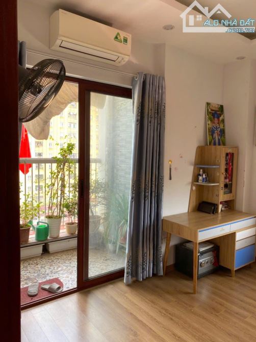 Cho thuê căn hộ 2PN giá 12 triệu Tòa 30T đường Mạc Thái Tổ, Cầu Giấy - 1