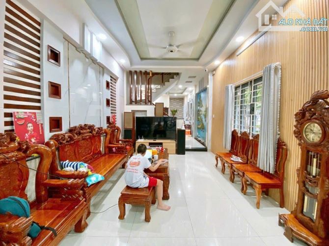 Chỉ 8tỷ n    Vợ Chồng Anh Bạn Gấp Bán  NHÀ 4 TẦNG, LÔ GÓC, HẺM XE HƠI TRÁNH, THIẾT K - 1