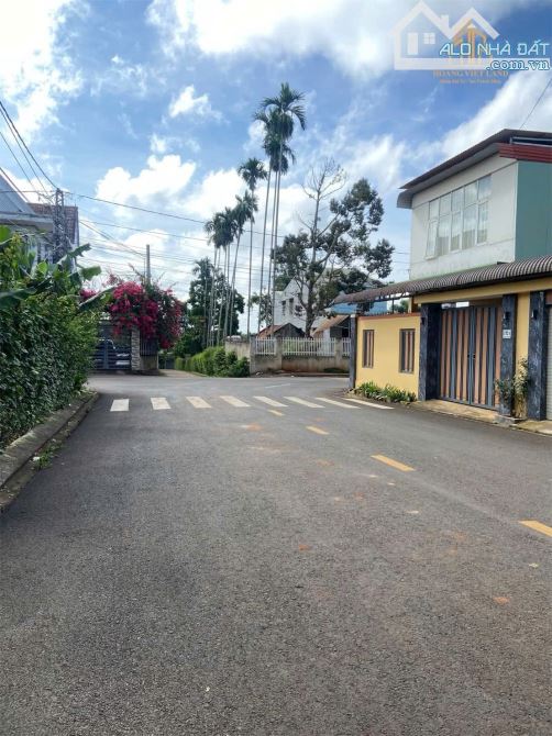 Bán lô đất hẻm 192 Nguyễn Chí Thanh.Phường Tân An - Diện tích: 9,7x19m trên bìa(thực tế 10 - 1