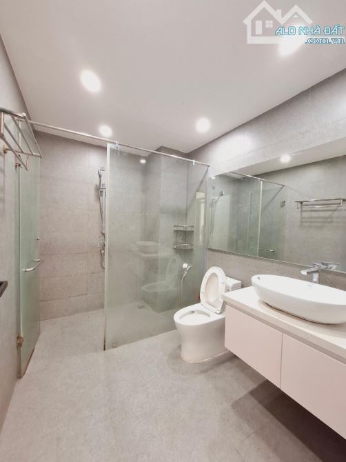 Bán nhà ccmn Vạn Phúc Lô góc 60m2 6 tầng thang máy ngõ thông ô tô - 1