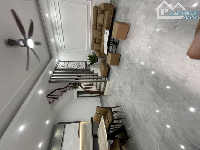 Có 102! Khương Đình, 30m ra ô tô, ngõ 2,5m, nhà đẹp, 2 thoáng.43mx5T. Chỉ 8,5 tỷ - 1
