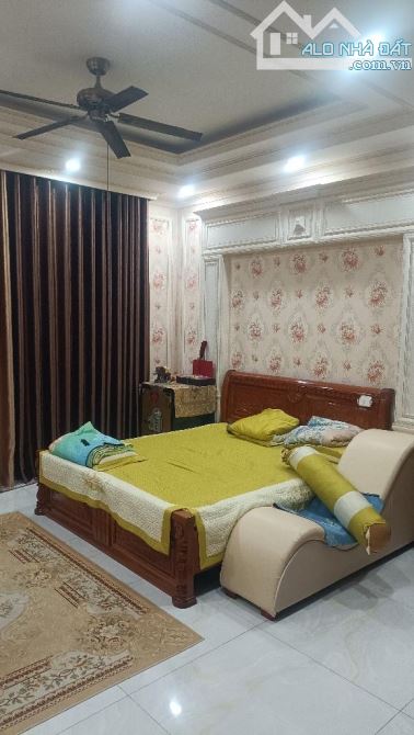 BIỆT THỰ 5 TẦNG 2 MẶT TIỀN ĐƯỜNG KINH DOANH CÓ LỀ ĐƯỜNG 3M  5 X 20 KHU TÊN LỬA,GIÁ 18.4 TỶ - 1