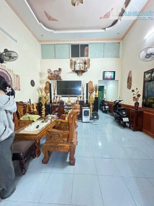 Bán Căn Nhà Cấp 4 Gác Đúc Sổ Riêng Mặt nhựa thông Dĩ an Bình Dương 3350 triệu - 1