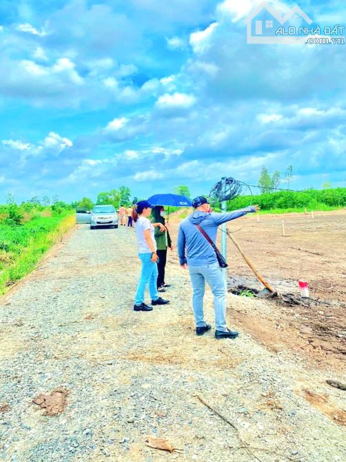 Siêu phẩm, Chỉ 759tr sở hữu 1164m2 đất vườn View Kênh - 1