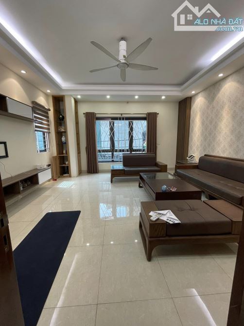 Bán căn nhà tại 140 NGỌC THỤY - vỉa hè ô tô tránh - 60m 5tầng kinh doanh - giá tốt. - 1