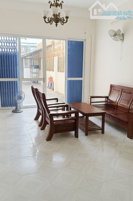BÁN NHÀ TRUNG TÂM QUẬN 8, ĐƯỜNG DƯƠNG BÁ TRẠC, DIỆN TÍCH KHỦNG, MẶT TIỀN RỘNG, 3 TẦNG GIÁ - 1