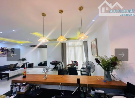 SIÊU PHẨM VILLA 3 TẦNG-MẶT TIỀN LÝ THÁI TỔ- HỘI AN - 1