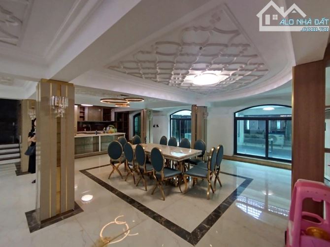 BIỆT THỰ LIỀN KỀ 256m2/4Tầng Full nội thất hiện đại thang máy nhập khẩu xịn xò - 1
