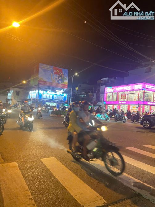 Nhà 2 MT Tùng Thiện Vương diện tích 106m - Nguyễn Quyền 5,79m x 21m Nở Hậu 8,37 - 1