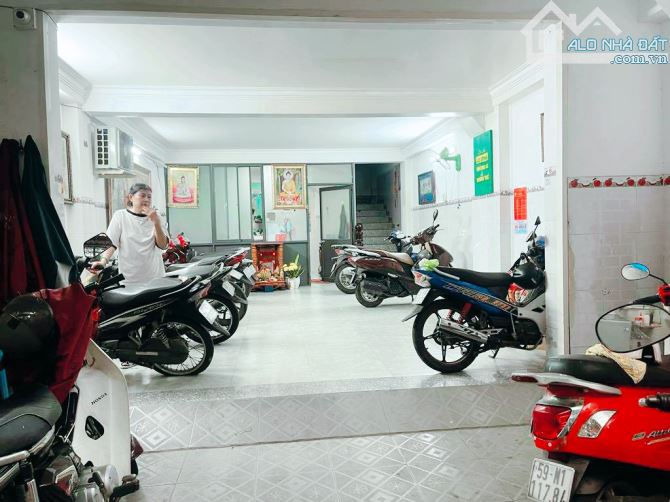 BÁN NHÀ PHẠM VĂN BẠCH SÁT VÁCH SÂN BAY 5 TẦNG 110M2 NGANG 5.2 DÒNG TIỀN 55TR GIÁ 12.X TỶ - 1